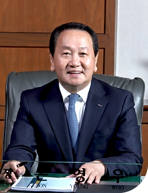 교장 손영우